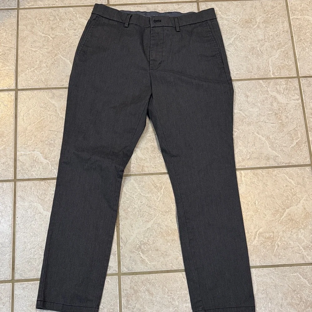Old Navy Men's Dark Gray Chinos - Picture 1 of 1